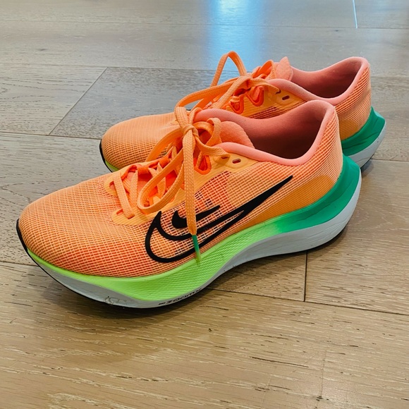 Nike zoom fly 5 carbon plate running shoes - Picture 4 of 4